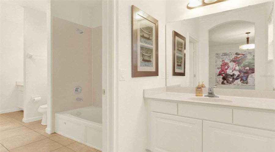 DAVENPORT, Florida 33837, 6 Bedrooms Bedrooms, ,5 BathroomsBathrooms,Residential,For Sale,OAKBOURNE,0,MFRC7502369