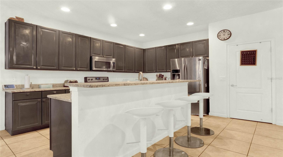 DAVENPORT, Florida 33837, 6 Bedrooms Bedrooms, ,5 BathroomsBathrooms,Residential,For Sale,OAKBOURNE,0,MFRC7502369