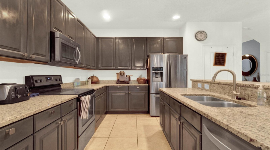 DAVENPORT, Florida 33837, 6 Bedrooms Bedrooms, ,5 BathroomsBathrooms,Residential,For Sale,OAKBOURNE,0,MFRC7502369