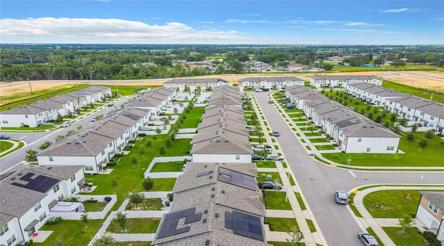 Great Community located close to Parks, shopping and restaurants!