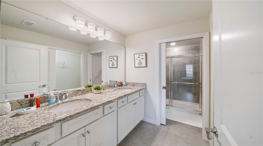 DAVENPORT, Florida 33897, 5 Bedrooms Bedrooms, ,4 BathroomsBathrooms,Residential,For Sale,LANA,0,MFRO6265856