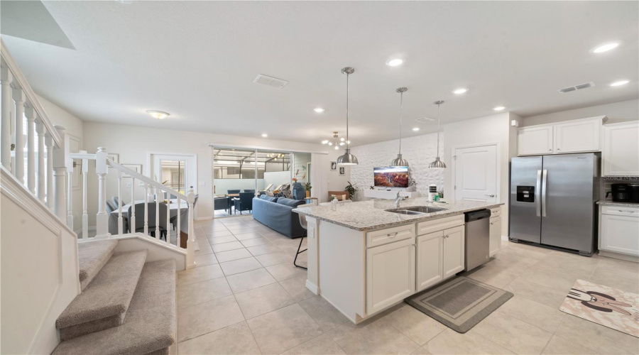 DAVENPORT, Florida 33897, 5 Bedrooms Bedrooms, ,4 BathroomsBathrooms,Residential,For Sale,LANA,0,MFRO6265856