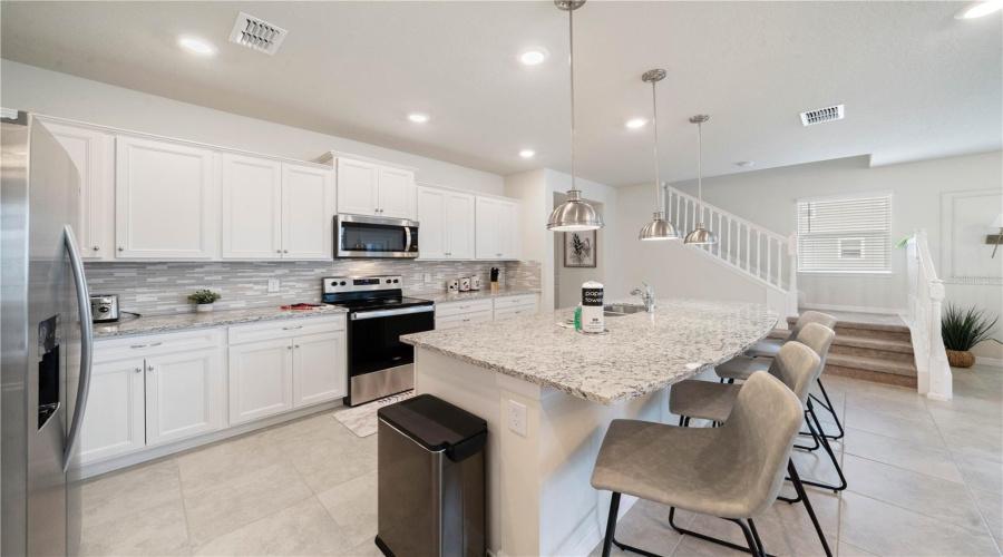 DAVENPORT, Florida 33897, 5 Bedrooms Bedrooms, ,4 BathroomsBathrooms,Residential,For Sale,LANA,0,MFRO6265856