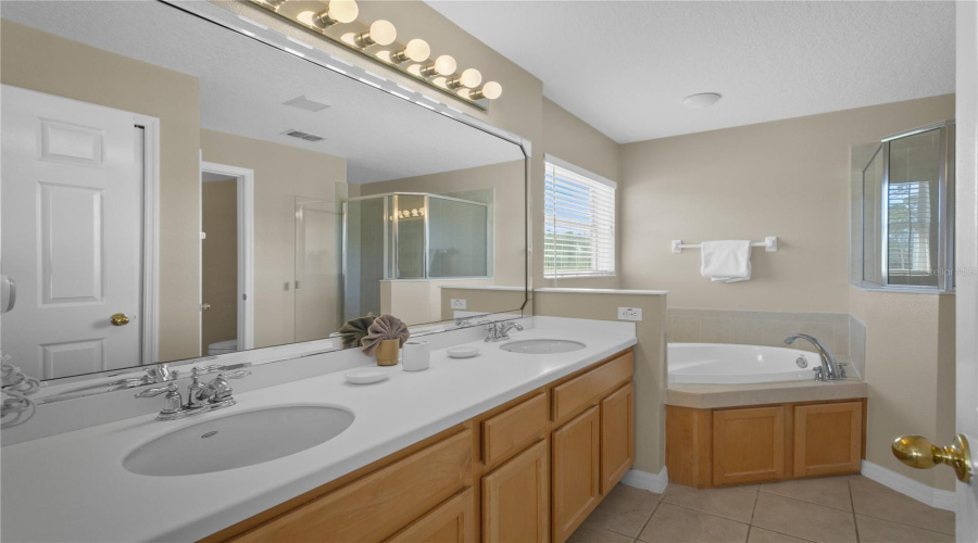DAVENPORT, Florida 33897, 5 Bedrooms Bedrooms, ,3 BathroomsBathrooms,Residential,For Sale,HIGHER COMBE,0,MFRO6266419
