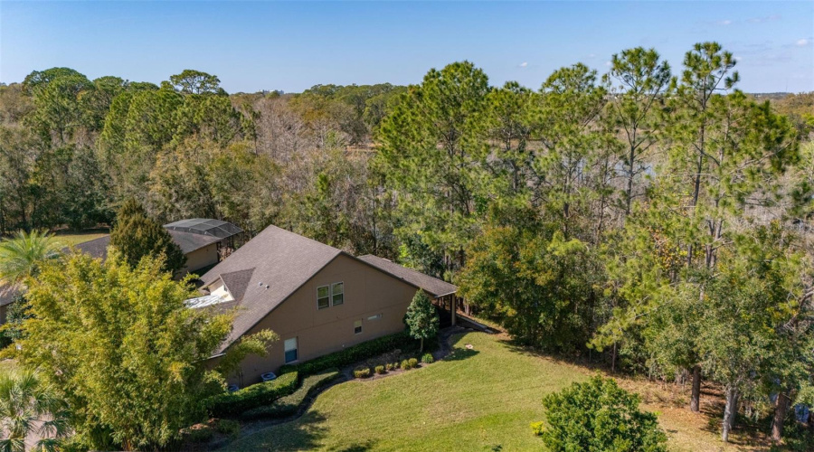 Spacious side yard on right