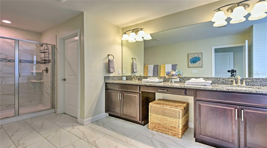 DAVENPORT, Florida 33896, 5 Bedrooms Bedrooms, ,5 BathroomsBathrooms,Residential,For Sale,MOON VALLEY,0,MFRO6266920
