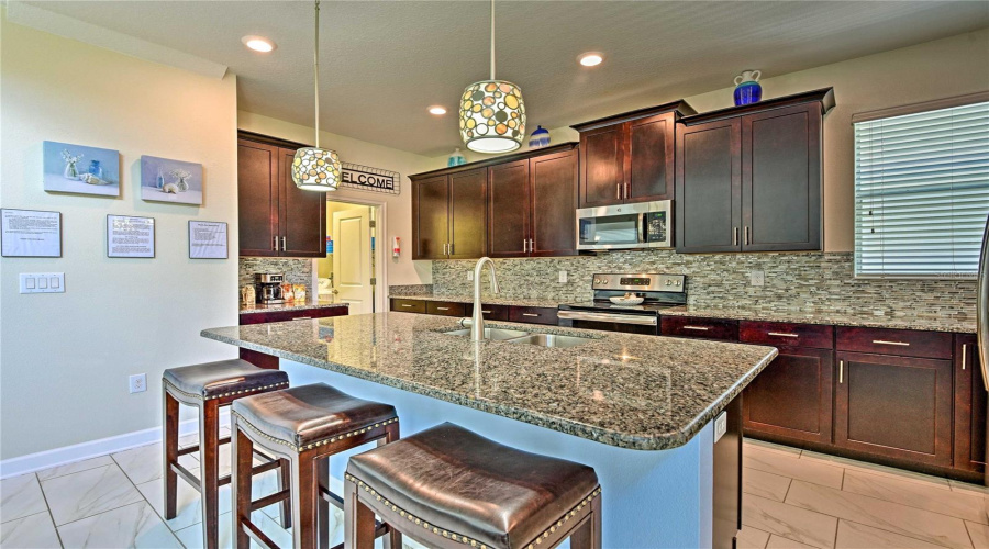 DAVENPORT, Florida 33896, 5 Bedrooms Bedrooms, ,5 BathroomsBathrooms,Residential,For Sale,MOON VALLEY,0,MFRO6266920