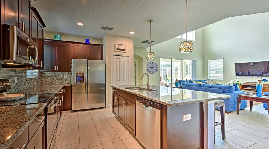 DAVENPORT, Florida 33896, 5 Bedrooms Bedrooms, ,5 BathroomsBathrooms,Residential,For Sale,MOON VALLEY,0,MFRO6266920