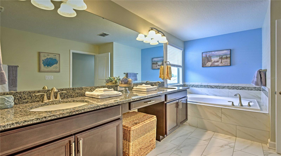 DAVENPORT, Florida 33896, 5 Bedrooms Bedrooms, ,5 BathroomsBathrooms,Residential,For Sale,MOON VALLEY,0,MFRO6266920