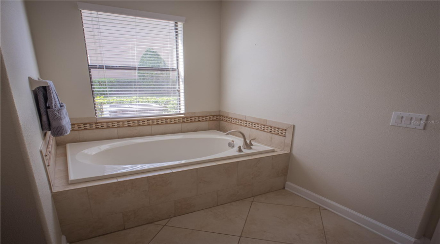 DAVENPORT, Florida 33896, 2 Bedrooms Bedrooms, ,2 BathroomsBathrooms,Residential,For Sale,AZALEA SANDS,0,MFRO6262383