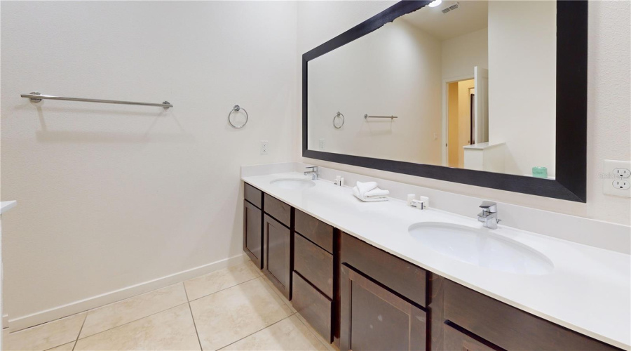 KISSIMMEE, Florida 34746, 2 Bedrooms Bedrooms, ,2 BathroomsBathrooms,Residential,For Sale,BUGATTI,0,MFRS5117612
