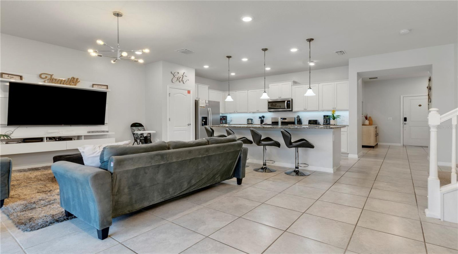 DAVENPORT, Florida 33837, 5 Bedrooms Bedrooms, ,4 BathroomsBathrooms,Residential,For Sale,OAKMOSS,0,MFRO6266899