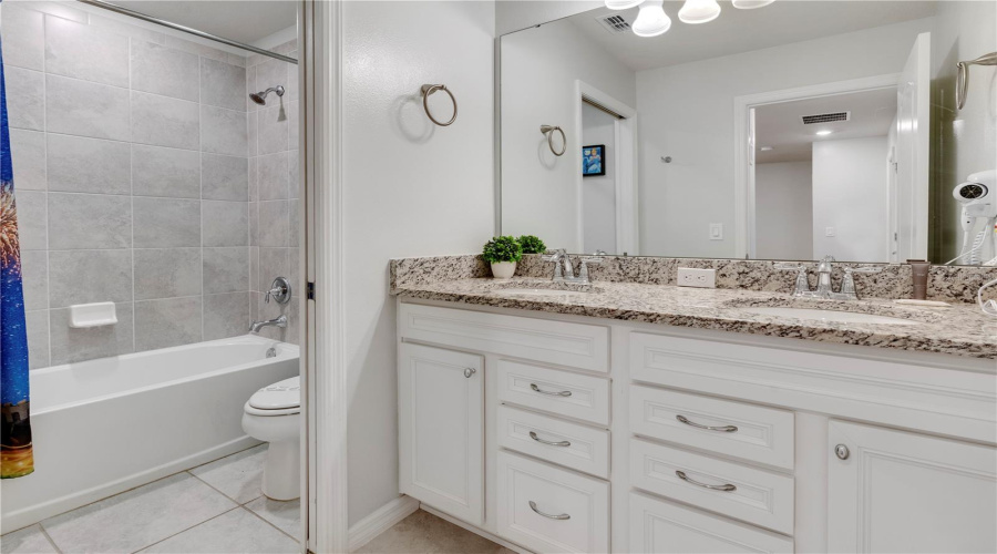 DAVENPORT, Florida 33837, 5 Bedrooms Bedrooms, ,4 BathroomsBathrooms,Residential,For Sale,OAKMOSS,0,MFRO6266899