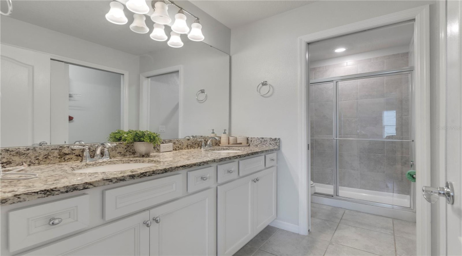 DAVENPORT, Florida 33837, 5 Bedrooms Bedrooms, ,4 BathroomsBathrooms,Residential,For Sale,OAKMOSS,0,MFRO6266899