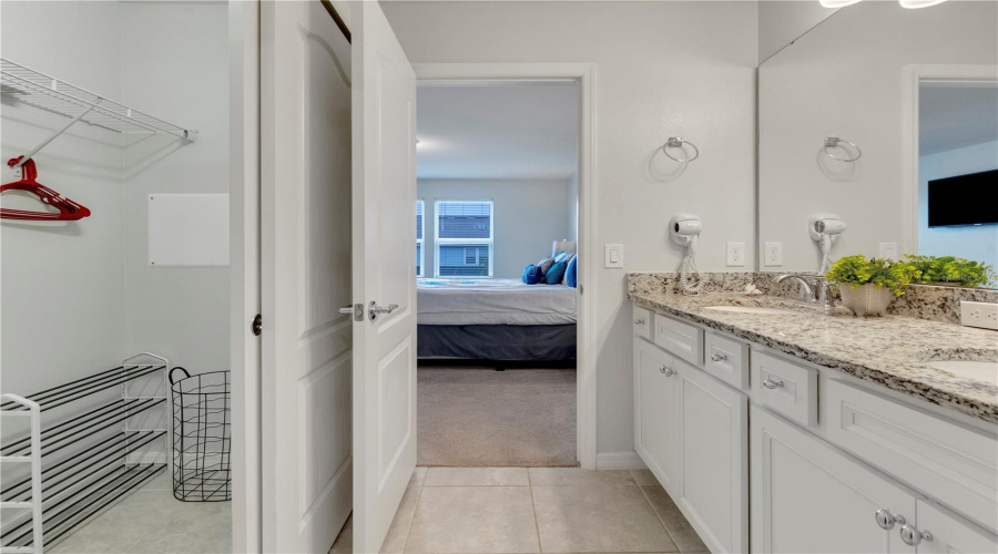 DAVENPORT, Florida 33837, 5 Bedrooms Bedrooms, ,4 BathroomsBathrooms,Residential,For Sale,OAKMOSS,0,MFRO6266899