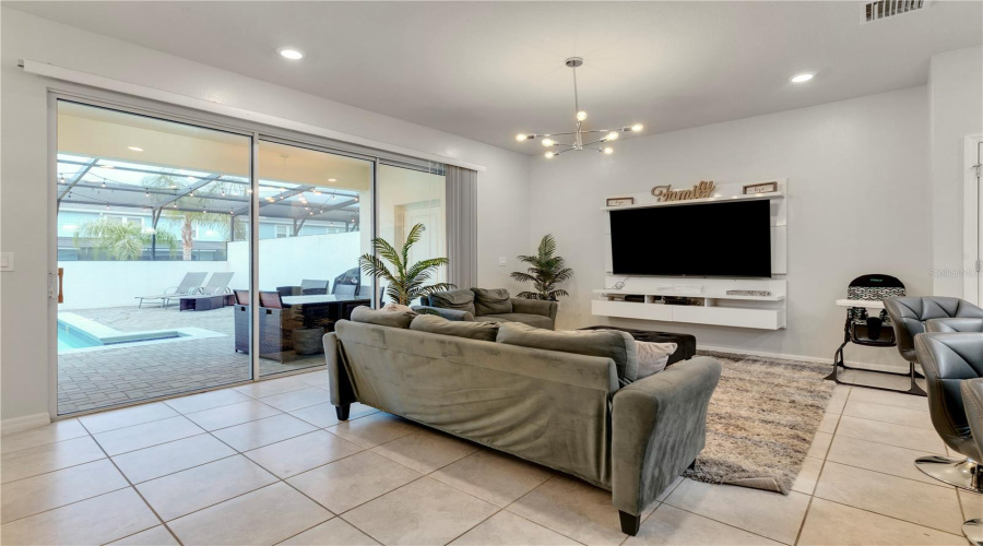 DAVENPORT, Florida 33837, 5 Bedrooms Bedrooms, ,4 BathroomsBathrooms,Residential,For Sale,OAKMOSS,0,MFRO6266899