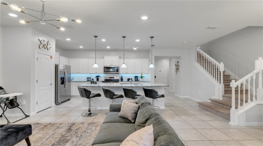 DAVENPORT, Florida 33837, 5 Bedrooms Bedrooms, ,4 BathroomsBathrooms,Residential,For Sale,OAKMOSS,0,MFRO6266899