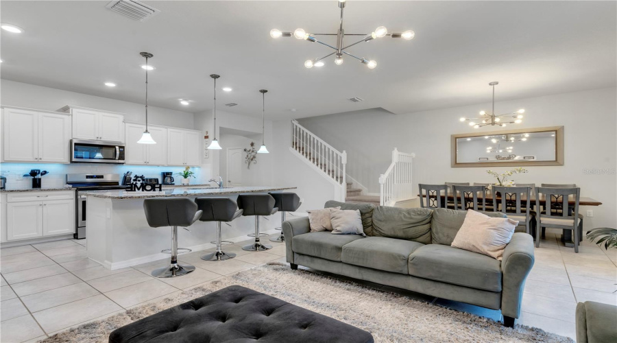 DAVENPORT, Florida 33837, 5 Bedrooms Bedrooms, ,4 BathroomsBathrooms,Residential,For Sale,OAKMOSS,0,MFRO6266899