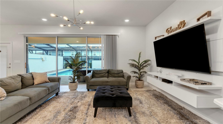 DAVENPORT, Florida 33837, 5 Bedrooms Bedrooms, ,4 BathroomsBathrooms,Residential,For Sale,OAKMOSS,0,MFRO6266899