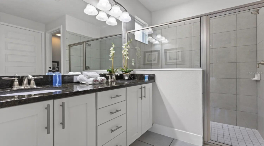 Kissimmee, Florida 34747, 6 Bedrooms Bedrooms, ,6 Bathroomsbathrooms,Residential,For Sale,Pendant,Mfro6197174