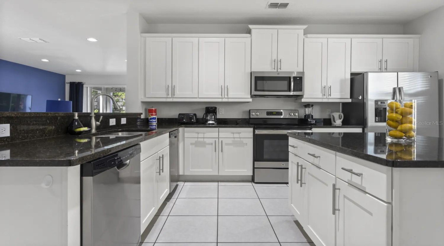 Kissimmee, Florida 34747, 6 Bedrooms Bedrooms, ,6 Bathroomsbathrooms,Residential,For Sale,Pendant,Mfro6197174