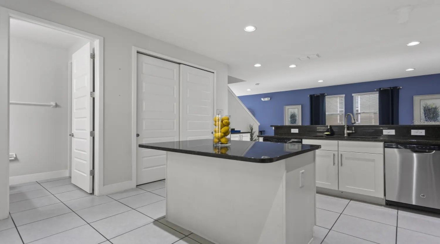 Kissimmee, Florida 34747, 6 Bedrooms Bedrooms, ,6 Bathroomsbathrooms,Residential,For Sale,Pendant,Mfro6197174