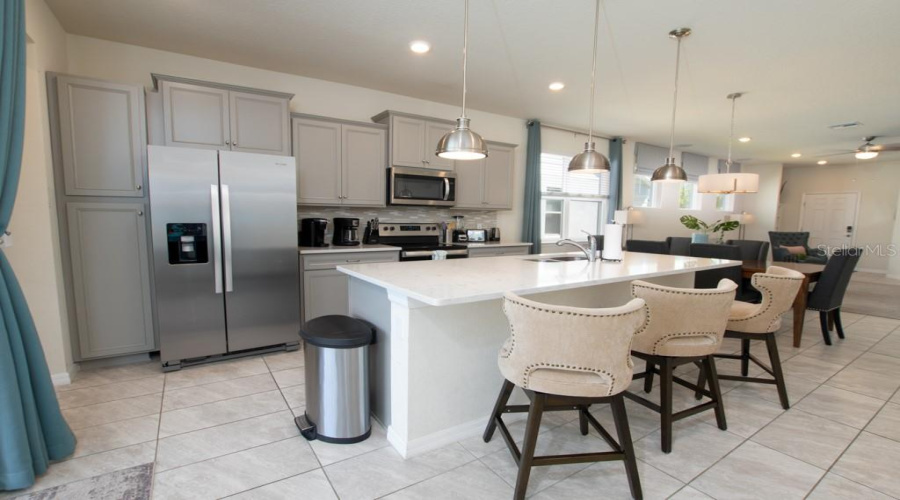 DAVENPORT, Florida 33897, 5 Bedrooms Bedrooms, ,5 BathroomsBathrooms,Residential,For Sale,ALOHA,0,MFRTB8333829