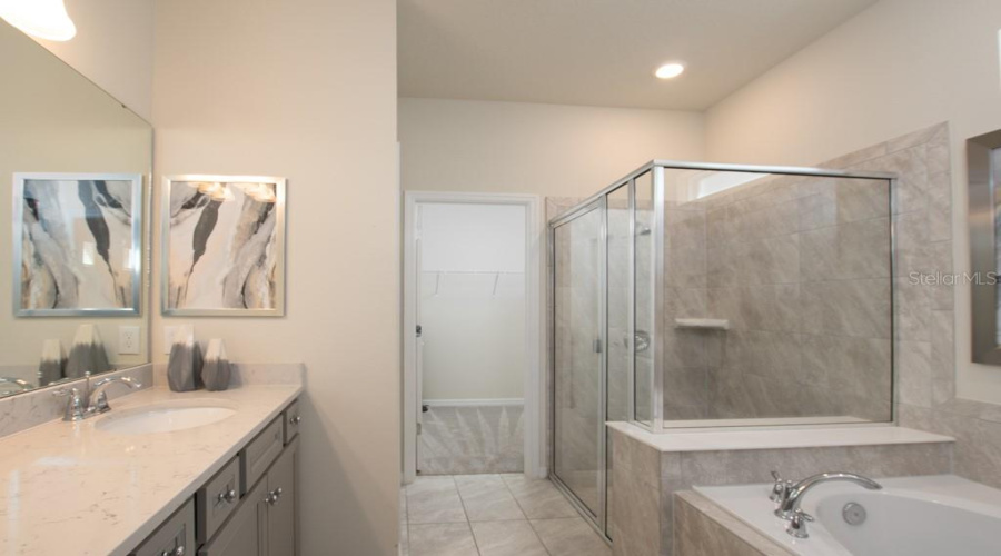 DAVENPORT, Florida 33897, 5 Bedrooms Bedrooms, ,5 BathroomsBathrooms,Residential,For Sale,ALOHA,0,MFRTB8333829