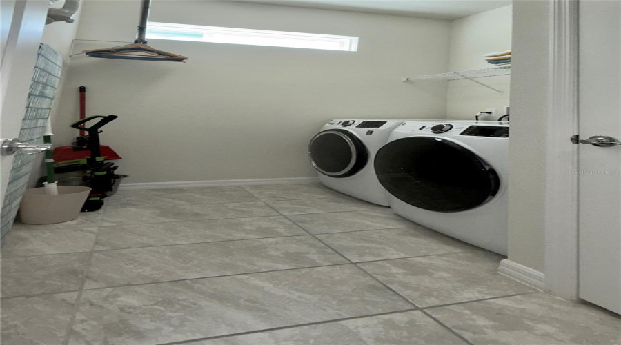 DAVENPORT, Florida 33897, 5 Bedrooms Bedrooms, ,5 BathroomsBathrooms,Residential,For Sale,ALOHA,0,MFRTB8333829