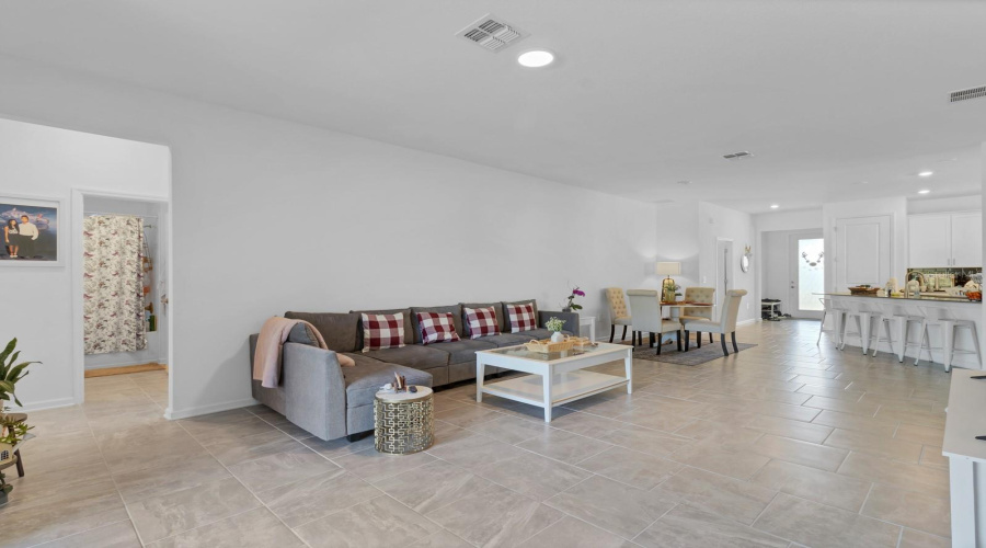 Davenport, Florida 33837, 4 Bedrooms Bedrooms, ,3 Bathroomsbathrooms,Residential,For Sale,Camden,Mfro6267593