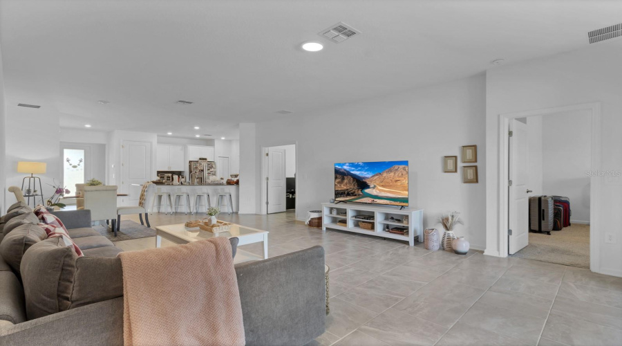 Davenport, Florida 33837, 4 Bedrooms Bedrooms, ,3 Bathroomsbathrooms,Residential,For Sale,Camden,Mfro6267593
