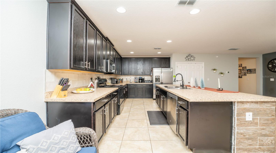 Davenport, Florida 33837, 4 Bedrooms Bedrooms, ,2 Bathroomsbathrooms,Residential,For Sale,Benjamin,Mfro6267307