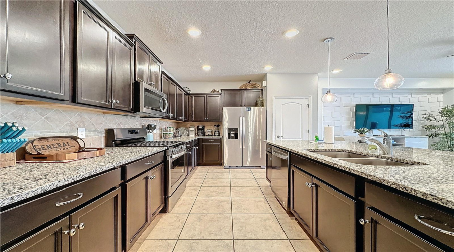 Davenport, Florida 33837, 5 Bedrooms Bedrooms, ,4 Bathroomsbathrooms,Residential,For Sale,Terrasonesta,Mfrs5117646