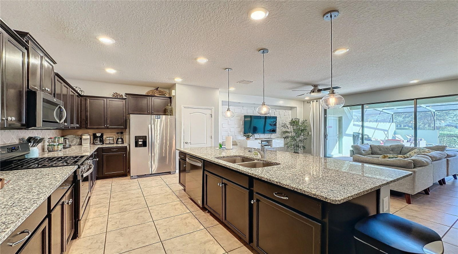 Davenport, Florida 33837, 5 Bedrooms Bedrooms, ,4 Bathroomsbathrooms,Residential,For Sale,Terrasonesta,Mfrs5117646