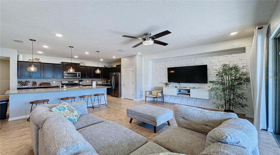 Davenport, Florida 33837, 5 Bedrooms Bedrooms, ,4 Bathroomsbathrooms,Residential,For Sale,Terrasonesta,Mfrs5117646