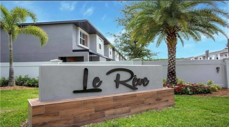 Kissimmee, Florida 34746, 4 Bedrooms Bedrooms, ,3 Bathroomsbathrooms,Residential,For Sale,Le Reve,Mfrs5117268