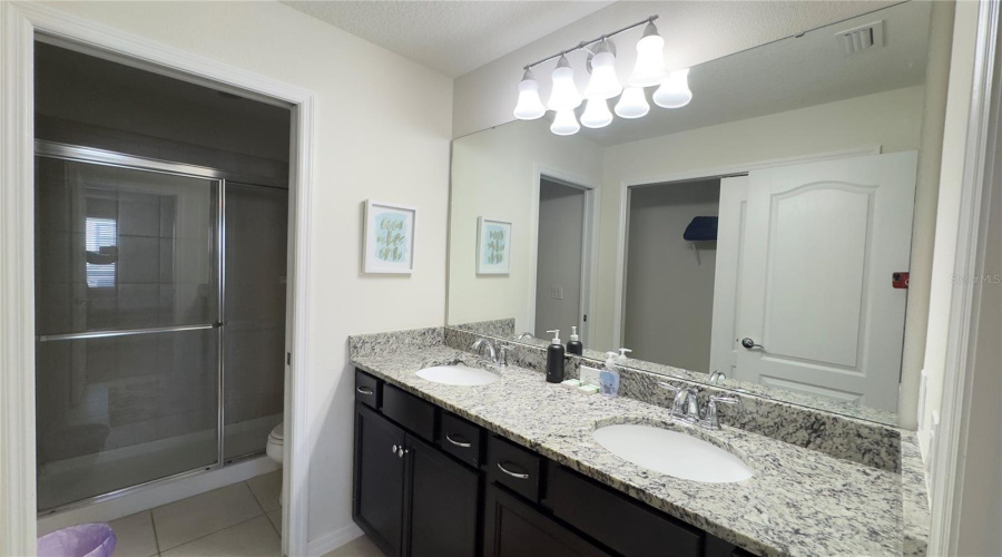 Kissimmee, Florida 34747, 5 Bedrooms Bedrooms, ,4 Bathroomsbathrooms,Residential,For Sale,Sydney,Mfro6268463