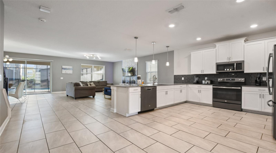 KISSIMMEE, Florida 34746, 9 Bedrooms Bedrooms, ,5 BathroomsBathrooms,Residential,For Sale,NARRATIVE,0,MFRTB8321367