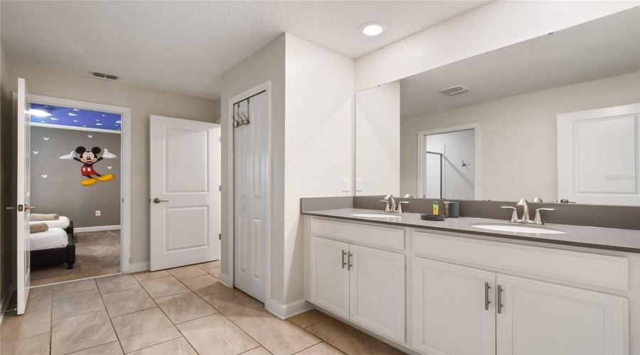 KISSIMMEE, Florida 34746, 9 Bedrooms Bedrooms, ,5 BathroomsBathrooms,Residential,For Sale,NARRATIVE,0,MFRTB8321367