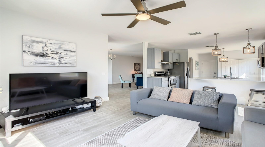 DAVENPORT, Florida 33837, 3 Bedrooms Bedrooms, ,2 BathroomsBathrooms,Residential,For Sale,KNOLLWOOD,MFRG5090942