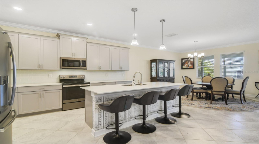 Kitchen & Dining Room Combo