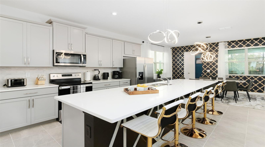 KISSIMMEE, Florida 34747, 6 Bedrooms Bedrooms, ,4 BathroomsBathrooms,Residential,For Sale,TROPICAL PALMS,0,MFRS5118043