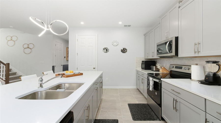 KISSIMMEE, Florida 34747, 6 Bedrooms Bedrooms, ,4 BathroomsBathrooms,Residential,For Sale,TROPICAL PALMS,0,MFRS5118043