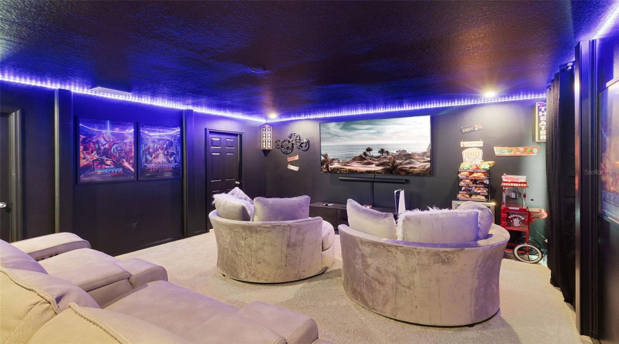 KISSIMMEE, Florida 34747, 6 Bedrooms Bedrooms, ,4 BathroomsBathrooms,Residential,For Sale,TROPICAL PALMS,0,MFRS5118043