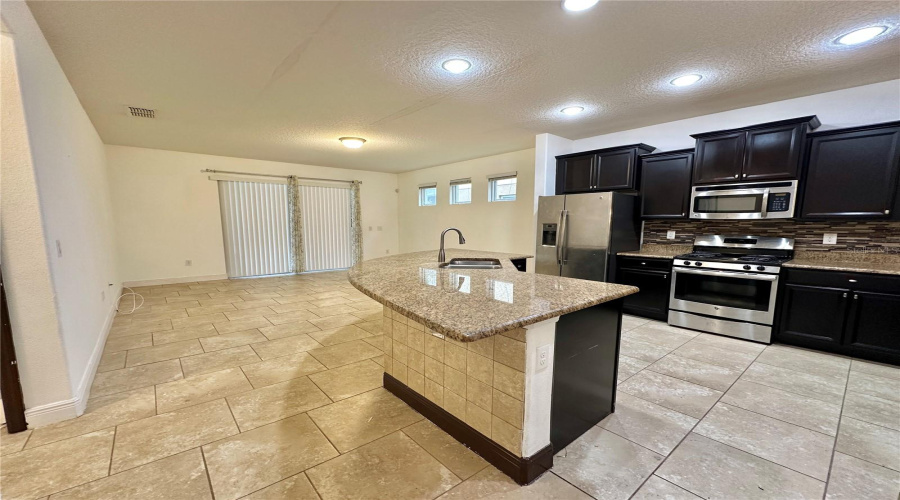Davenport, Florida 33837, 6 Bedrooms Bedrooms, ,4 Bathroomsbathrooms,Residential,For Sale,Oakbourne,Mfrs5118166