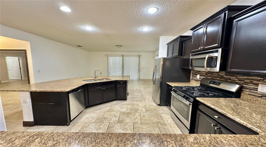 Davenport, Florida 33837, 6 Bedrooms Bedrooms, ,4 Bathroomsbathrooms,Residential,For Sale,Oakbourne,Mfrs5118166