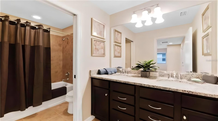 Kissimmee, Florida 34747, 5 Bedrooms Bedrooms, ,4 Bathroomsbathrooms,Residential,For Sale,Geneve,Mfro6267122