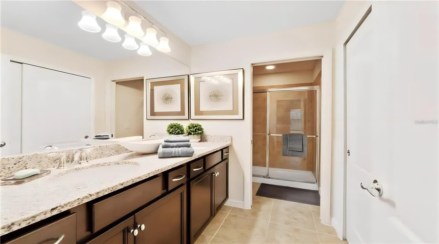Kissimmee, Florida 34747, 5 Bedrooms Bedrooms, ,4 Bathroomsbathrooms,Residential,For Sale,Geneve,Mfro6267122