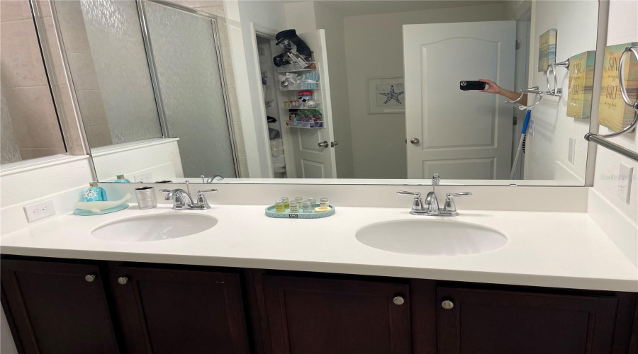 Davenport, Florida 33896, 3 Bedrooms Bedrooms, ,2 Bathroomsbathrooms,Residential,For Sale,Benoi,Mfrs5106260