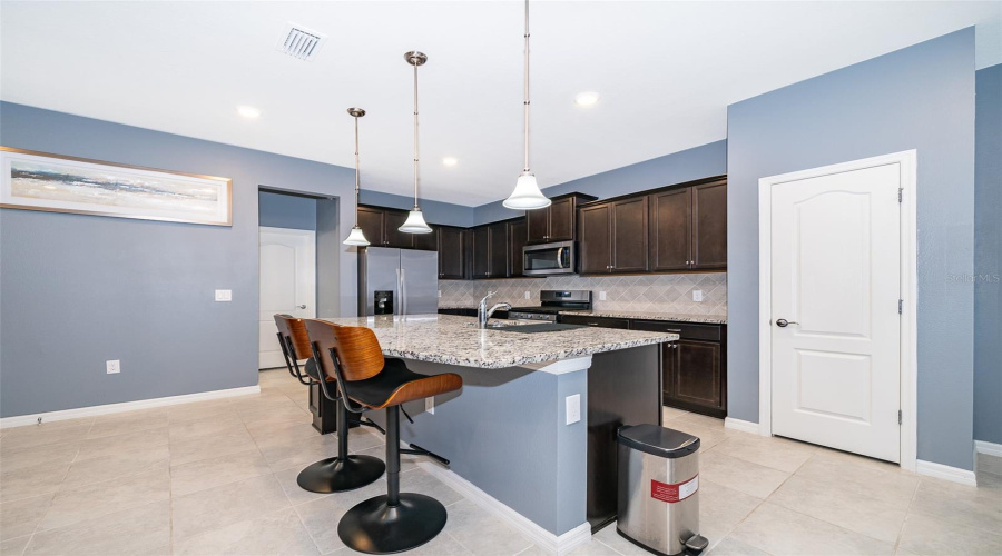 Davenport, Florida 33837, 5 Bedrooms Bedrooms, ,4 Bathroomsbathrooms,Residential,For Sale,Misty Oak,Mfrs5118137